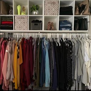 CLEARING OUT- Open to all Offers! Happy Shopping 👛